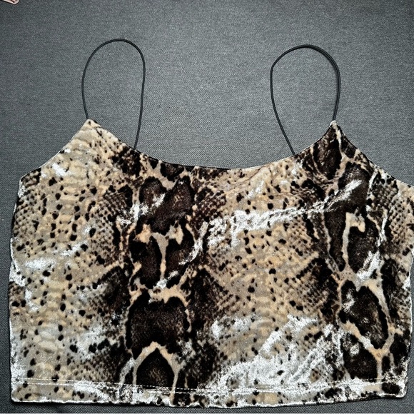 WINDSOR - Picture 2 of 4